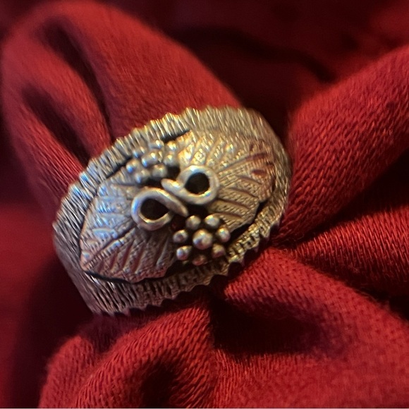 Thailand Sterling Silver Textured Vintage Hand Made Floral Ring Unique Size 8 - Picture 6 of 10